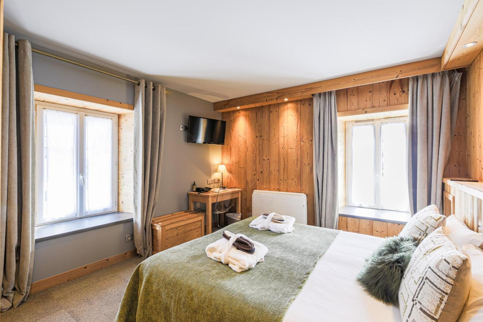 Hotel Et Spa Les Clarines 科朗松昂韦尔科尔 外观 照片